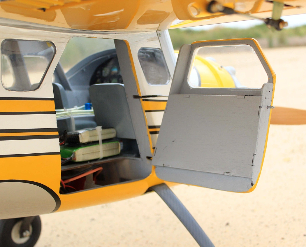 Cessna 195 229cm 35-50cc Gas ARF Yellow/Silver – Dane-RC